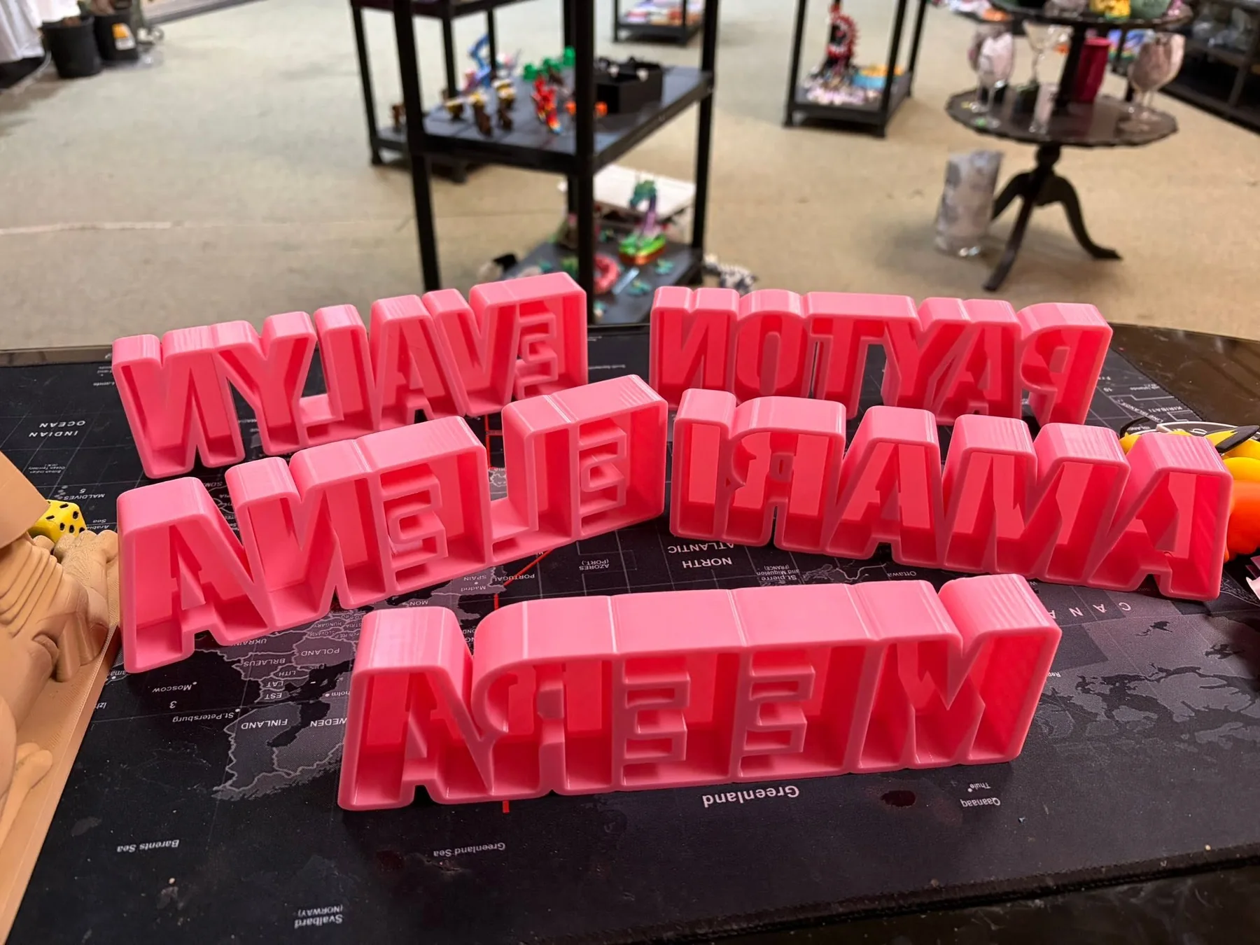 Personalized 3D-printed name plaques in pink, including Kaylyn, Peyton, and Amari.
